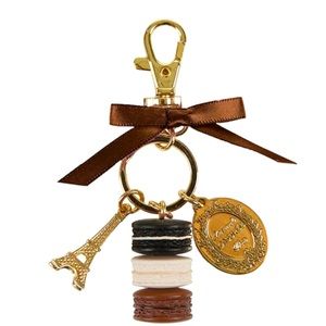 La Durée macaron keychain